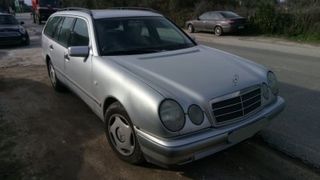 Mercedes-Benz E240 V6 Automatic Wagon Elegance -thumb-1