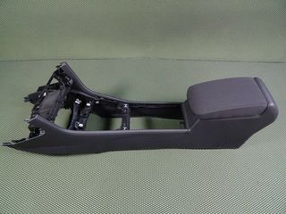 VW Golf  VII mk7 original part Μεσαία κονσόλα / τεμπέλης μπράτσου καινούριο