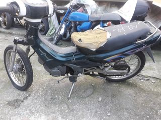 Suzuki RGV 2000-thumb-1