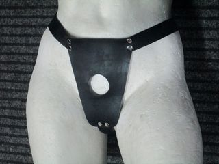 BDSM γυναίκεια ζώνη strap-on από δέρμα με μια τρύπα