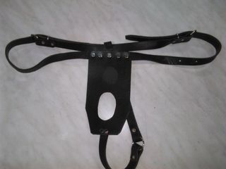 BDSM Strap On από δέρμα με δύο τρύπες και ζώνη φάρδους 3 cm.