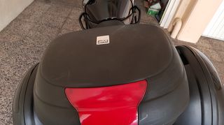 Givi βαλίτσα topcase 46lt με βάση.