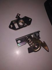 ΚΛΕΙΔΑΡΙΆ ΚΑΠΟΎ DATSUN 620-thumb-1