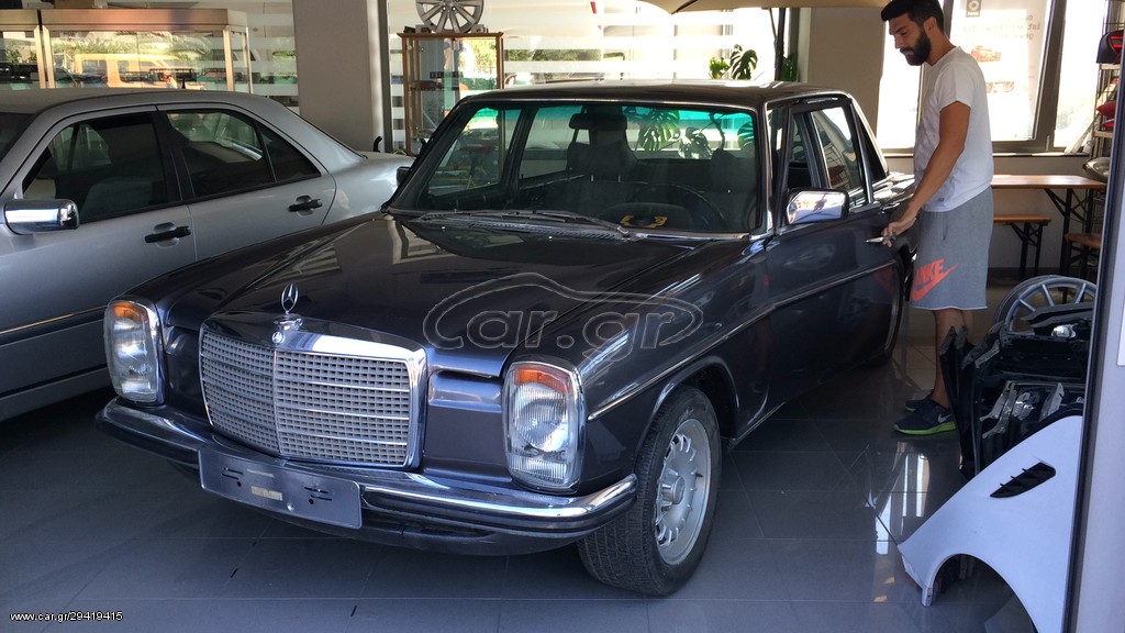 Mercedes-Benz 200 1975 W111