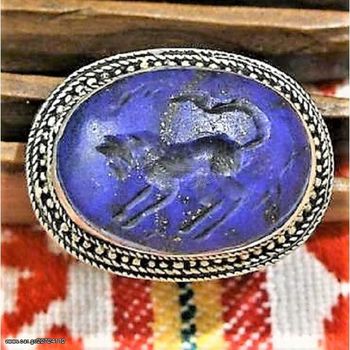 Ασημενιο δαχτυλιδι αντικα με σφραγιδολιθο απο lapis lazuli .