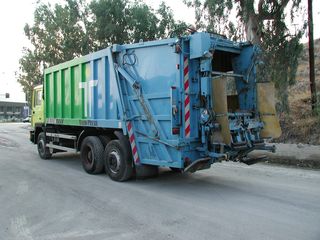 Απορριμματοφόρο MAN 1998 26.272-thumb-2