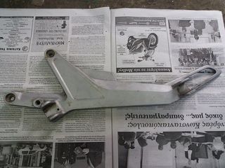 βασεις μαρσπιε σε παρα πολυ καλη κατασταση  αγρατσουνιστη (υπαρχει και ο αριστερος και ο δεξιος μασπιες )γνησιοι honda hornet cb 900-919 χρονολογιας 02-07 (55ευρω τιμη συζητησιμη)