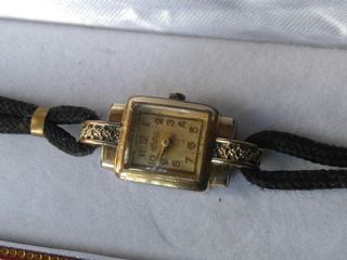  R.W Χρυσό Ρολόι Movado 1925 Art Deco,antic χρυσο  ,μαύρο κορδόνι βραχιόλι "ρολόγια της Ελβετίας" Λονδίνο. Ιδανικό κομμάτι για οποιαδήποτε συλλογή,,ΑΠΑΤΕΩΝΕΣ ΜΑΚΡΙΑ