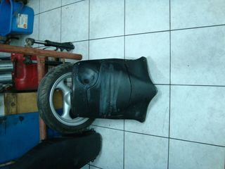 piaggio fly 100 τετραχρονο  εσωτερικη ποδια-ντουλαπι