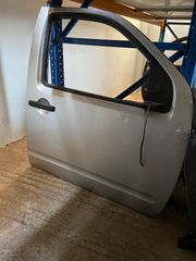 Πόρτα εμπρός δεξία , Συνοδηγού 4ΠΟΡΤΕΣ Nissan Navara D40 Ασημί  Χρωμα 
