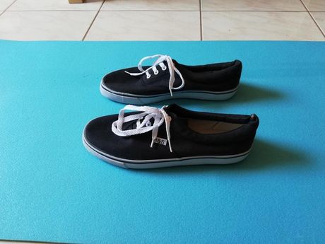 Παπούτσια στυλ vans!