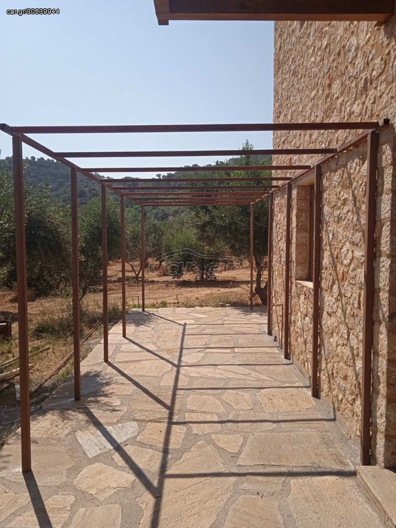 Μεταλλικοί πασσαλοι περιφραξης, υπόστεγου