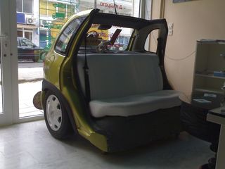 Μοναδικός καναπές-αυτοκίνητο Opel Corsa B 