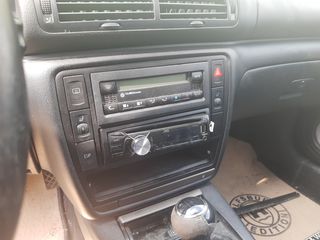 Volkswagen Passat Variant 1.9TDI '02-thumb-10
