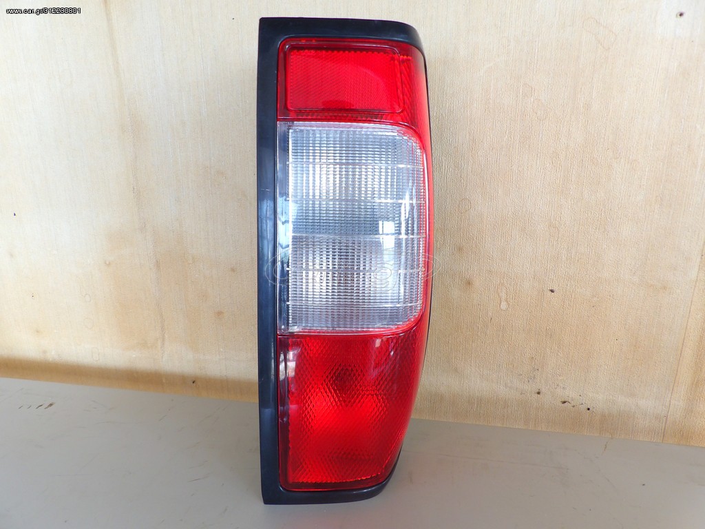 ΠΩΛΕΙΤΑΙ ΦΑΝΑΡΙ ΠΙΣΩ ΔΕΞΙΑ ΑΠΟ NISSAN NAVARA D21