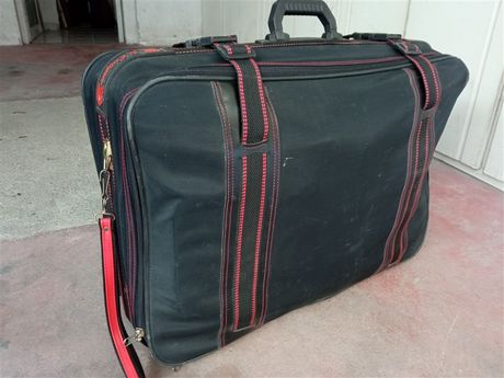 Βαλίτσα μεσαία με 4 ροδες