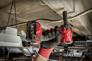 MILWAUKEE M18 FUEL FIW2F12-502X ΣΥΜΠΑΓΕΣ ΜΠΟΥΛΟΝΟΚΛΕΙΔΟ ΜΕ ΔΑΚΤΥΛΙΟ ΤΡΙΒΗΣ ( 4933478444 )-thumb-1