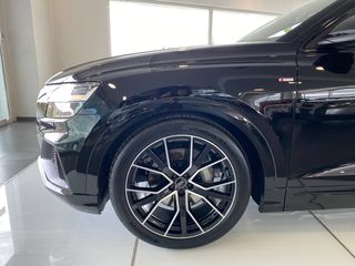 Audi Q8 2022 S LINE-thumb-6
