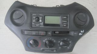 Κονσόλα με ράδιο-cd ,χειριστήρια καλοριφέρ,κεντρικούς αεραγ.,alarm από Toyota Yaris 1999-2005