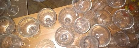 Ποτήρια πιάτα απο μεζεδοπωλείο