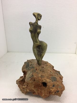  Μινώταυρος γλυπτό από μπρούτζο φτιαγμένο με την αρχαία τεχνική του χαμένου κεριού, πάνω σε ορυκτή πέτρα βάση χειροποίητο έργο 