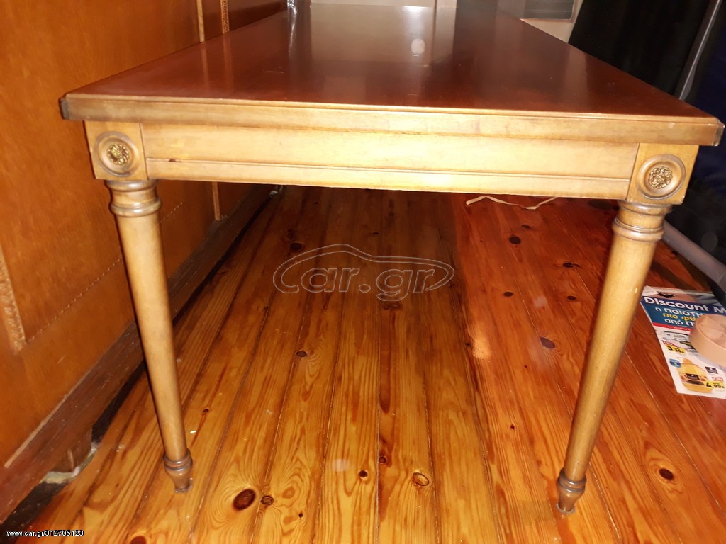 Τραπεζάκι σαλονιού 
