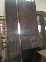 Δίφυλλη πόρτα ξύλινη παλιά 