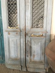 Παλιές ελληνικές ξύλινες πόρτες 