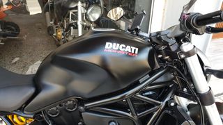 Ducati Monster 821 2015-thumb-5