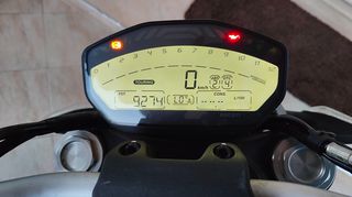 Ducati Monster 821 2015-thumb-14
