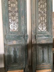 Παλιές ελληνικές ξύλινες πόρτες από αρχοντικό του 1900