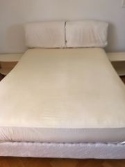 Διπλό κρεβάτι με υπόστρωμα και Κεφαλάρι 