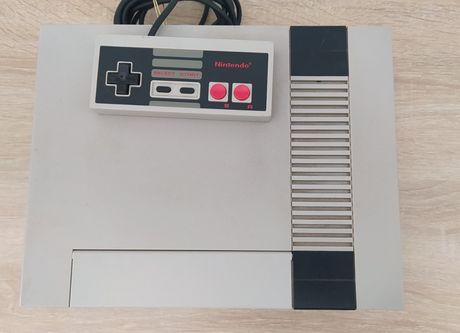 Nintendo NES σε αριστη κατασταση 