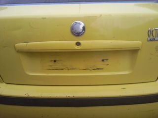 Skoda Octavia 2004-thumb-17