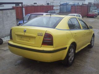 Skoda Octavia 2004-thumb-22