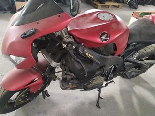 Honda CBR 1000RR  '08-thumb-1