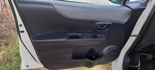 Toyota Yaris 2013-thumb-9