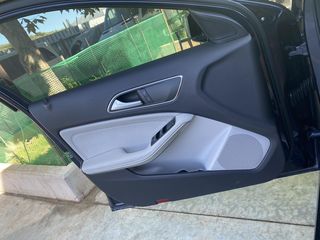 Mercedes-Benz A 180 2017-thumb-13