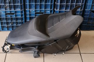 YAMAHA T-MAX 530 2017/2019 ΣΕΛΑ ΘΕΡΜΕΝΟΜΕΝΗ ΚΟΥΒΑΣ ΚΛΕΙΔΑΡΙΑ 