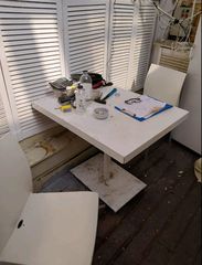 Τραπεζια ξυλινο καπακι μεταλικη βαση βαρεως τυπου λευκο χρωμα17 τμχ
