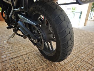 Triumph Tiger 800 2011-thumb-11