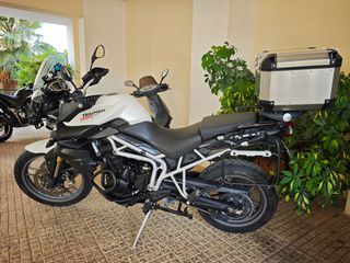 Triumph Tiger 800 2011-thumb-1