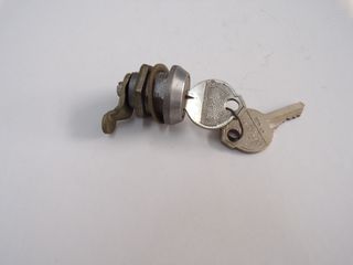 ΚΛΕΙΔΑΡΙΑ ΚΑΠΑΚΙΟΥ SIMSON MZ