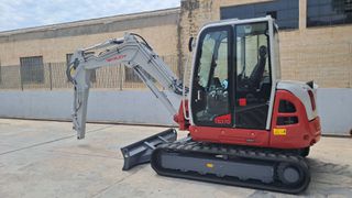 Εκσκαφέας Με Ερπύστριες Takeuchi 2025 TB370