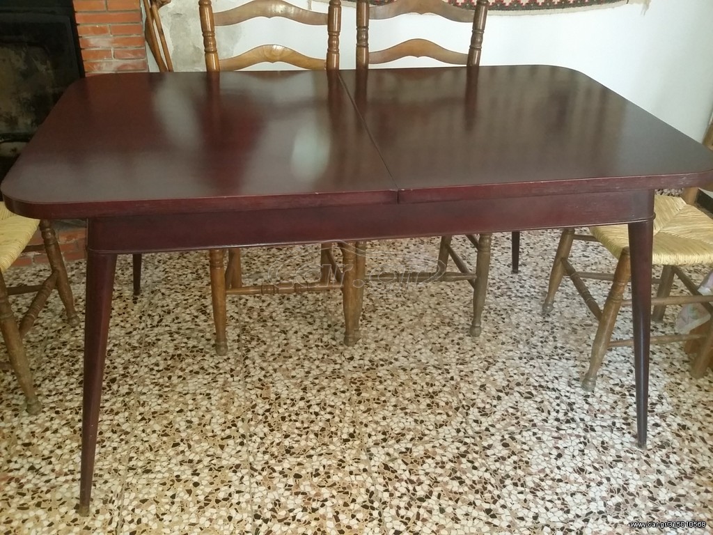 τραπέζι τραπεζαρίας