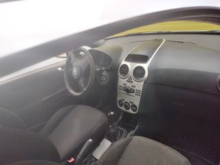 Opel Corsa 2010-thumb-3