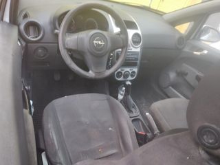 Opel Corsa 2010-thumb-4