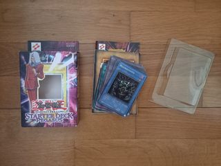 YUGIOH TRADING CARD GAME STARTER DECK PEGASUS ENGLISH EDITION ΑΝΟΙΧΤΟ ΑΛΛΑ ΜΕ MINT- EXCELLENT ΚΑΡΤΕΣ ΔΕΝ ΕΧΟΥΝ ΠΑΙΧΤΕΙ ΠΟΤΕ ΟΛΟΚΛΗΡΩΜΕΝΟ DECK -ΠΑΛΙΟ ΛΟΓΟΤΥΠΟ ΤΗΣ KONAMI ΣΕ ΚΟΥΤΙ(ΣΥΛΛΕΚΤΙΚΟ)