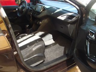 Peugeot 208 2014 1.2 PureTech 82 Allure-thumb-12