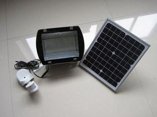 Ηλιακός προβολέας εξωτερικού χώρου με 300 Led και λειτουργία ανίχνευσης κίνησης